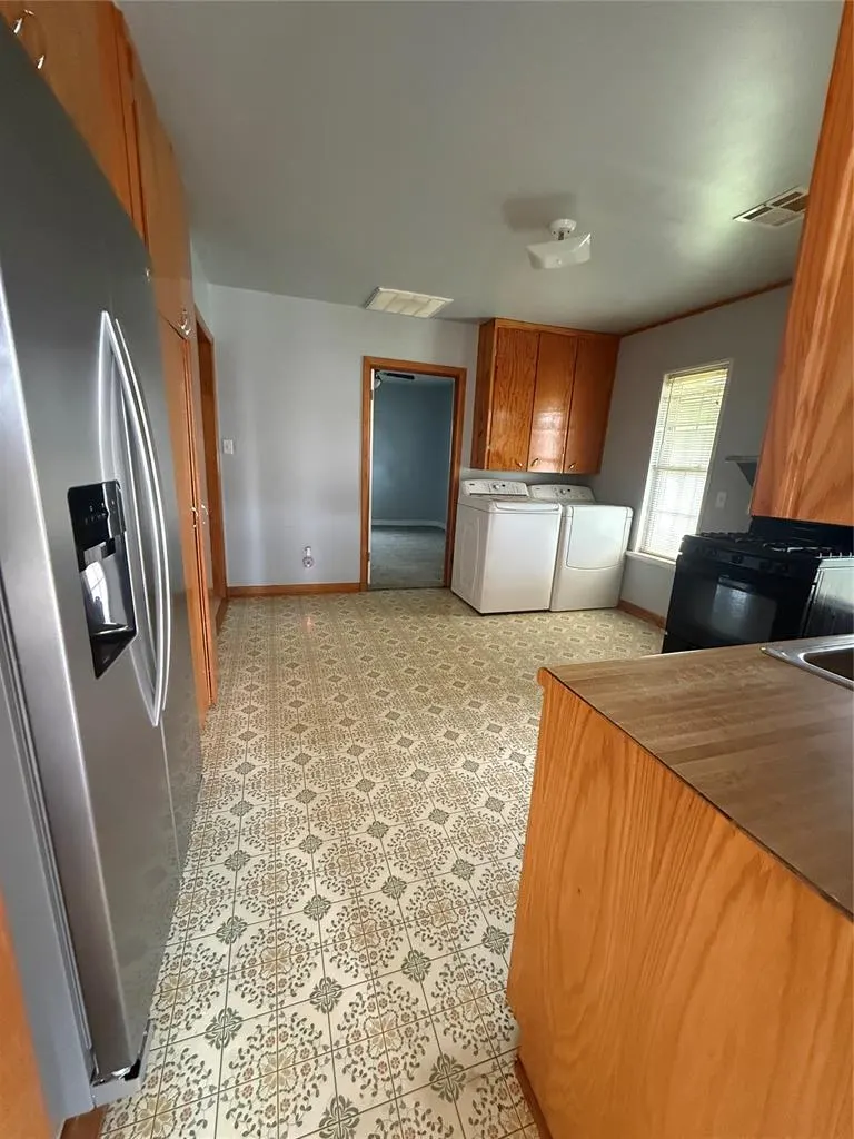 Photo 7 — 916 E A Street, Altus, OK 73521
