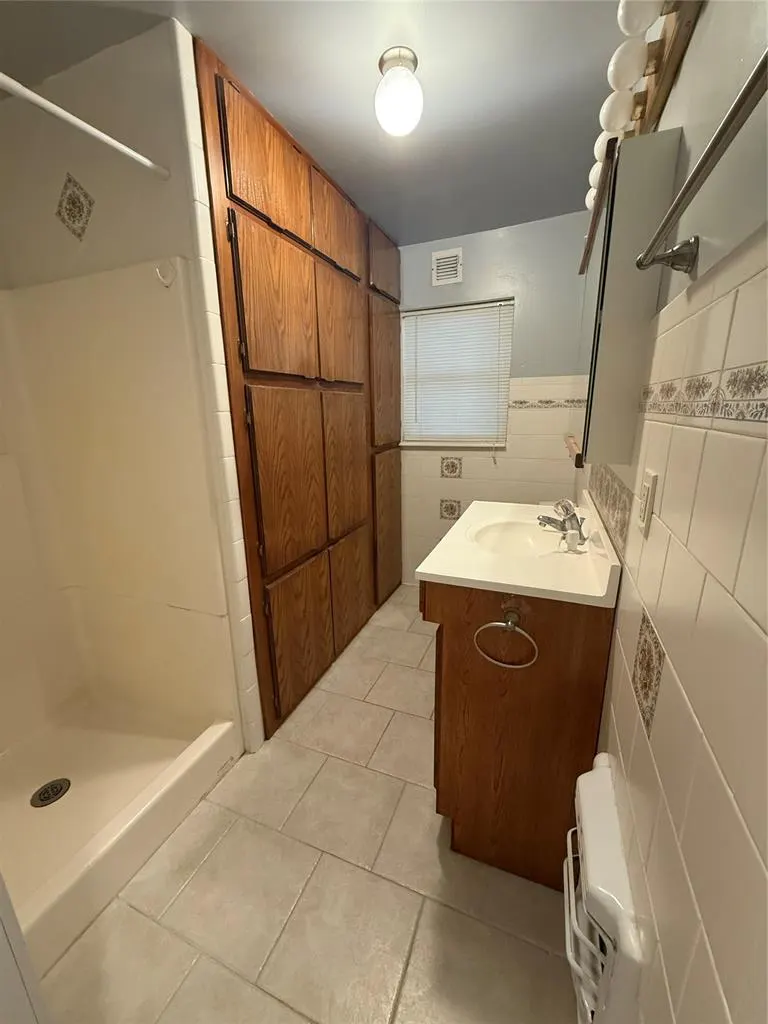 Photo 9 — 916 E A Street, Altus, OK 73521