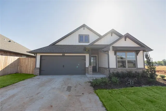 Photo 2 — 3220 Perch Drive, Yukon, OK 73099
