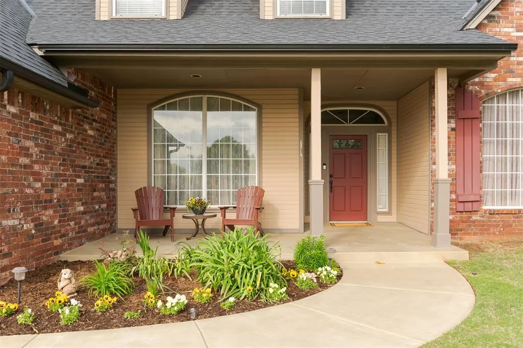 Photo 2 — 13909 Plantation Way, Edmond, OK 73013