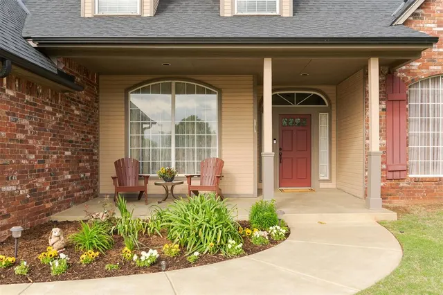 Photo 2 — 13909 Plantation Way, Edmond, OK 73013