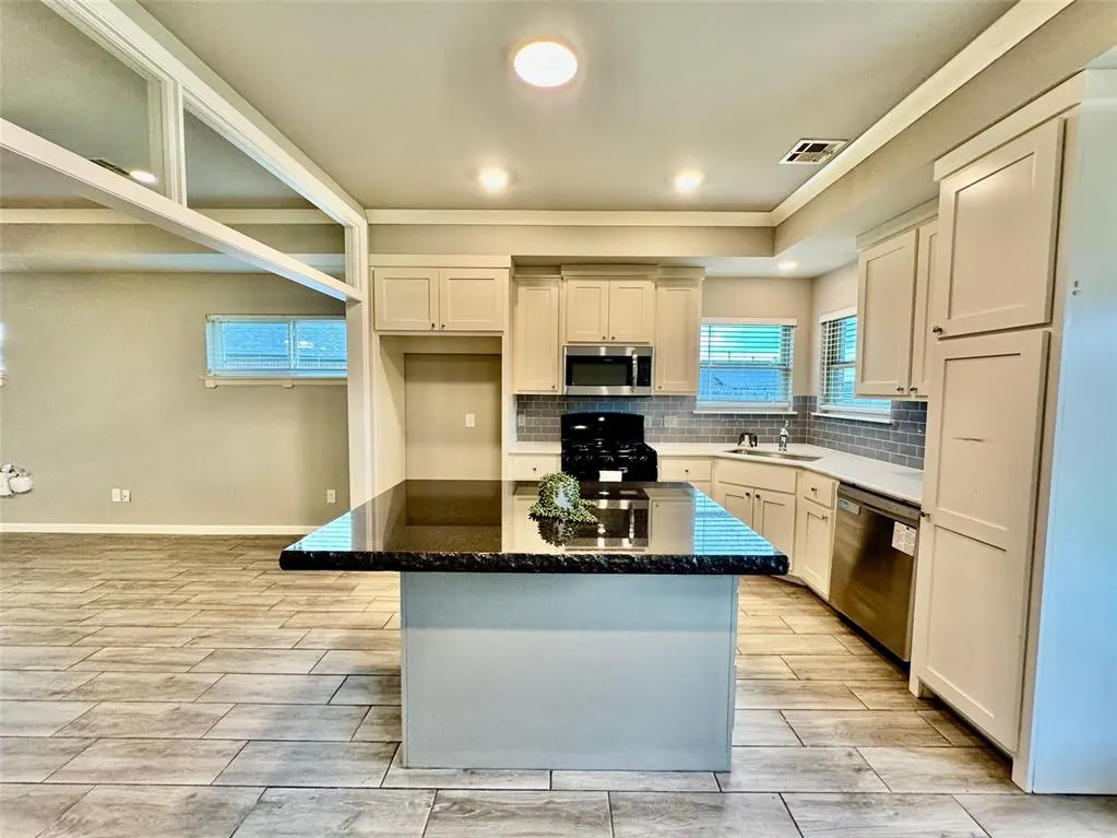 Photo 7 — 3642 E Cherryhill Court, Broken Arrow, OK 74014