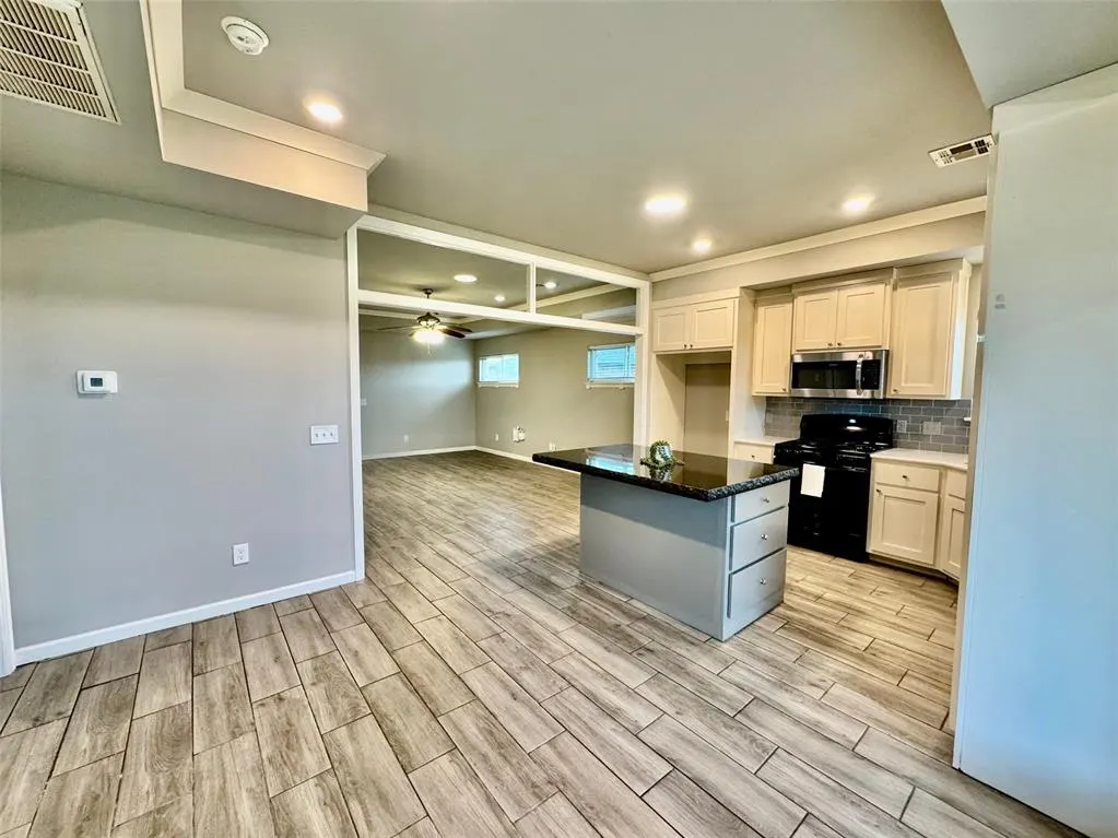 Photo 10 — 3642 E Cherryhill Court, Broken Arrow, OK 74014