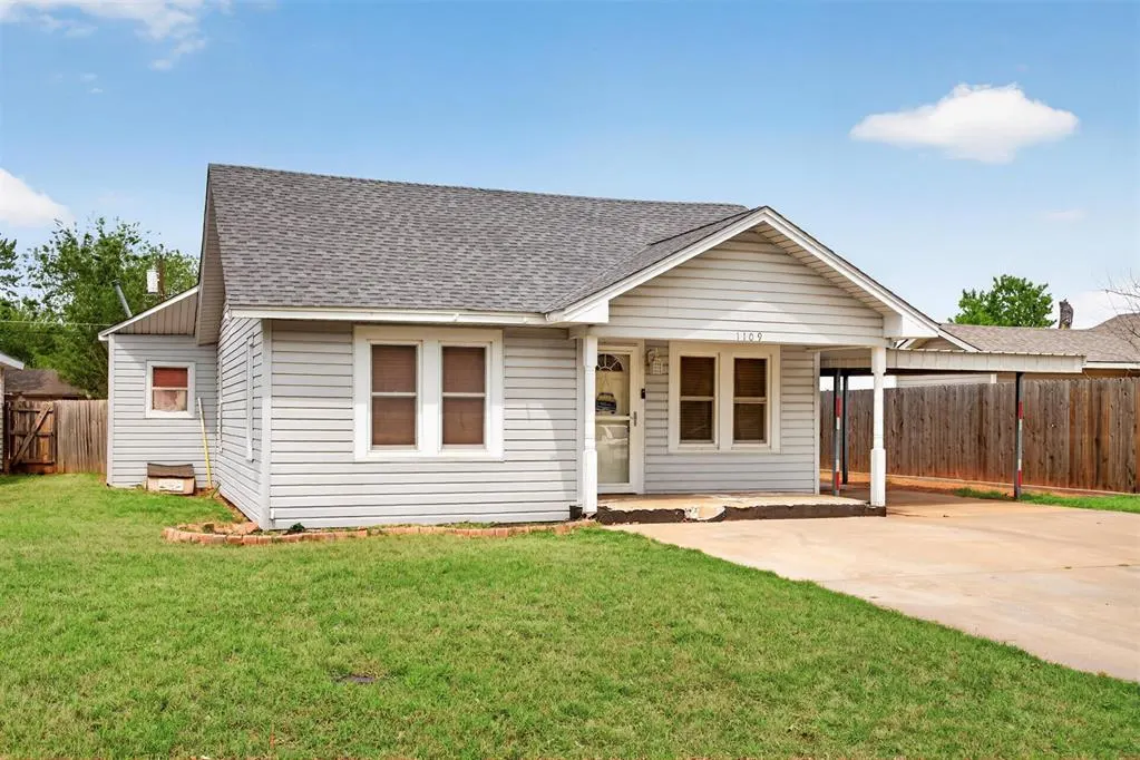 Front exterior — 1109 W A Avenue, Elk City, OK 73644