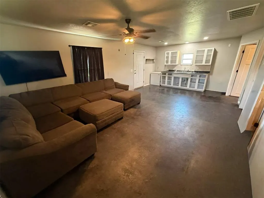 Photo 2 — 601 W Jewel Street, Mangum, OK 73554