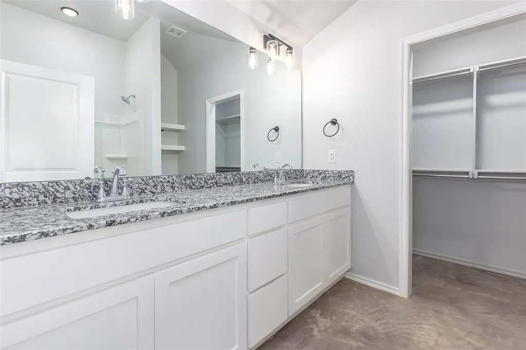 Photo 12 — 2327 SW 90 Place, Oklahoma City, OK 73159