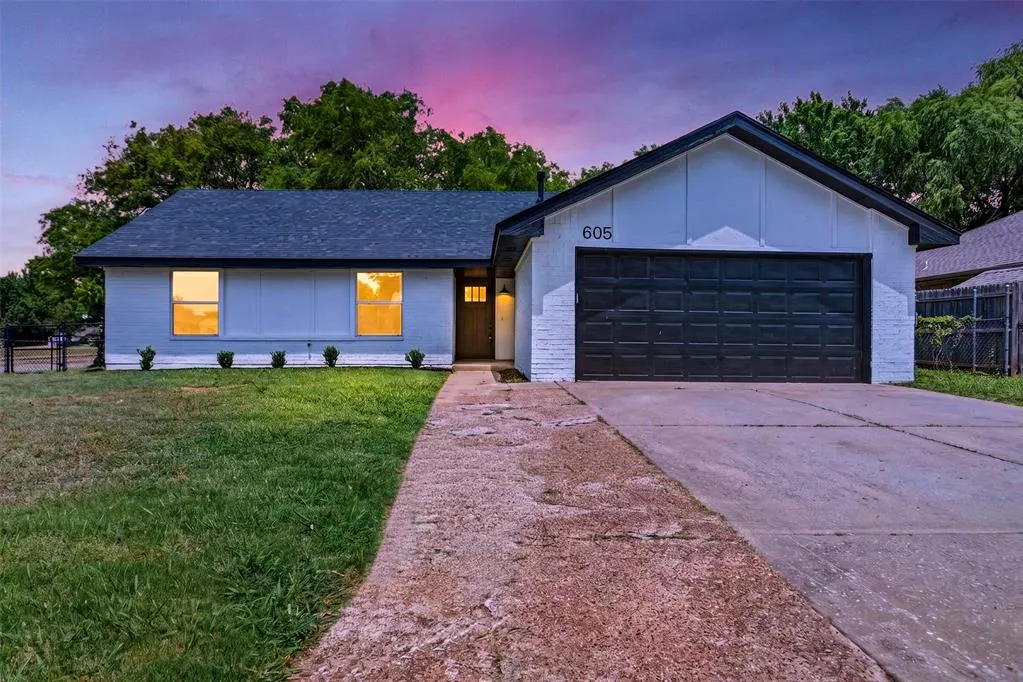 Photo 2 — 605 Cinnamon Drive, Edmond, OK 73003