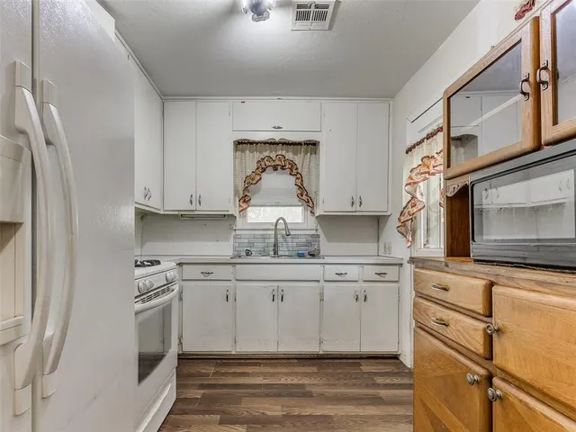 Photo 8 — 6021 NW 57th Street, Warr Acres, OK 73122