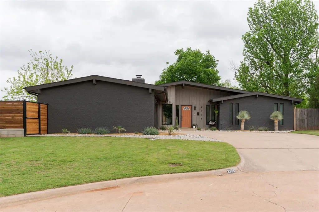 Front exterior — 2704 NW 120th Terrace, Oklahoma City, OK 73120