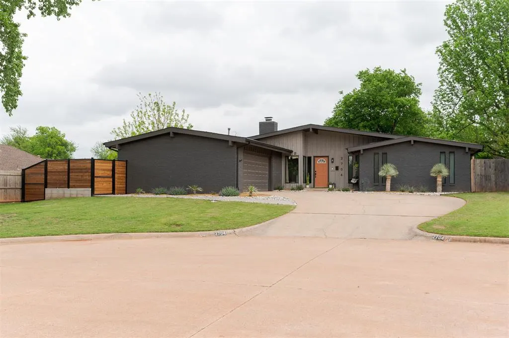 Photo 2 — 2704 NW 120th Terrace, Oklahoma City, OK 73120