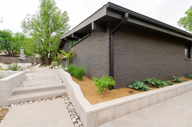 Photo 4 — 2704 NW 120th Terrace, Oklahoma City, OK 73120