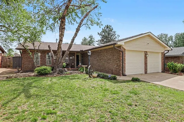Photo 2 — 8120 NW 25th Street, Bethany, OK 73008