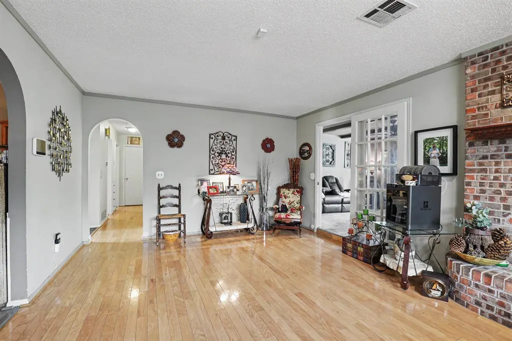 Photo 6 — 8120 NW 25th Street, Bethany, OK 73008