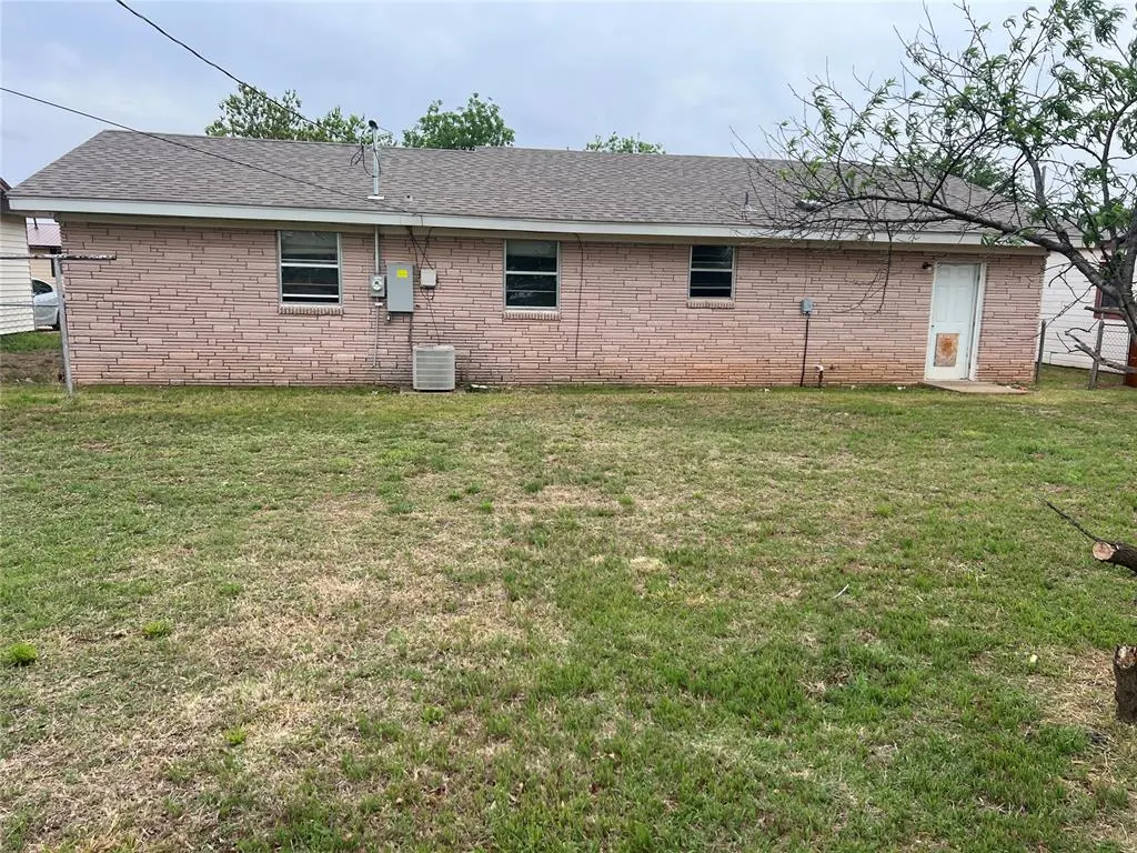 Photo 5 — 505 Mars Street, Altus, OK 73521