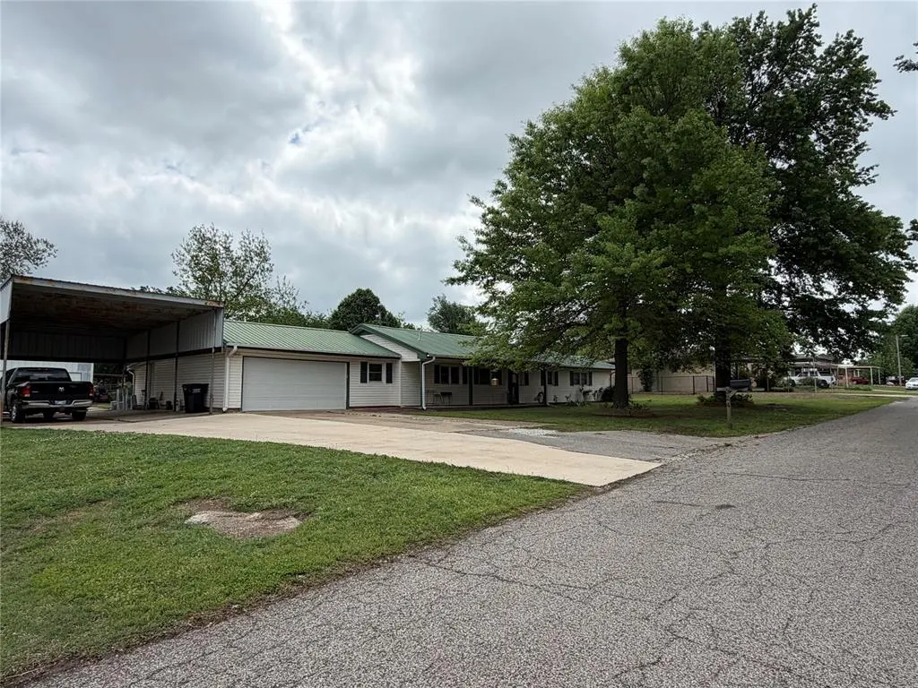 Photo 2 — 324 S Main Street, McLoud, OK 74851