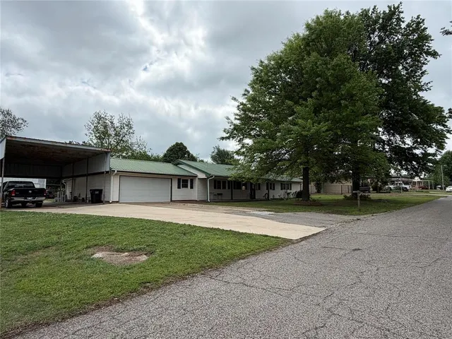 Photo 2 — 324 S Main Street, McLoud, OK 74851