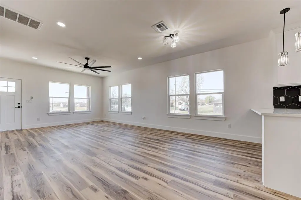 Photo 11 — 817 NW 89th Street, Oklahoma City, OK 73114