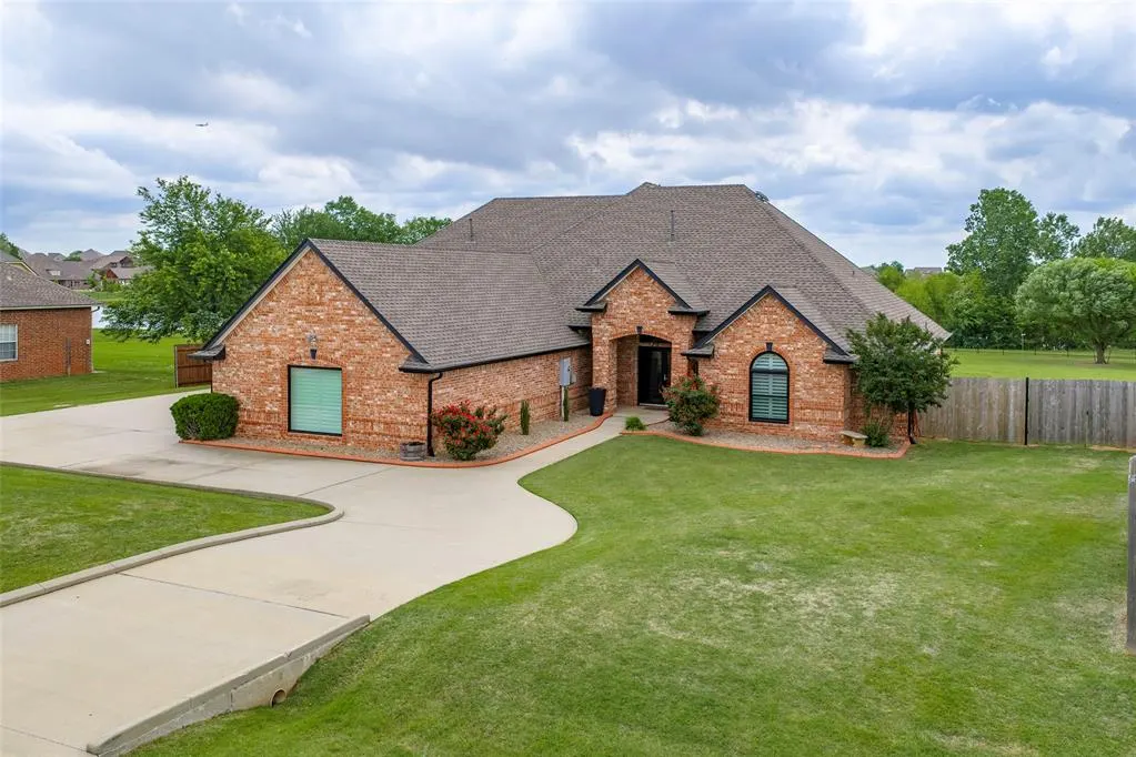 Front exterior — 3012 Twin Lake Drive, Moore, OK 73165