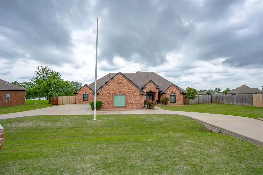 Photo 3 — 3012 Twin Lake Drive, Moore, OK 73165