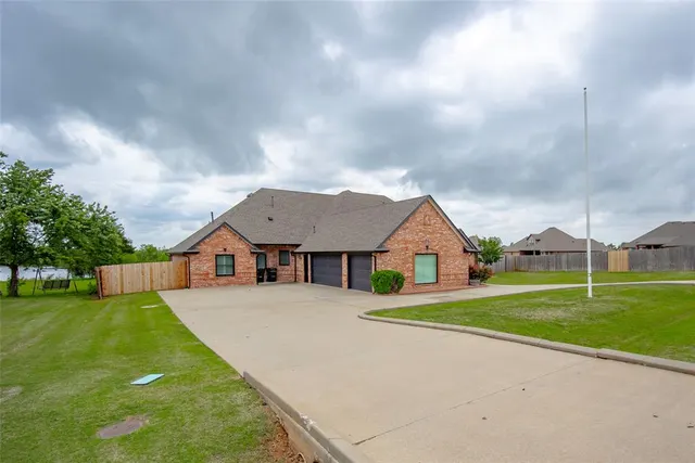 Photo 4 — 3012 Twin Lake Drive, Moore, OK 73165