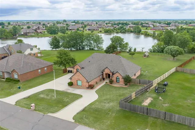 Photo 6 — 3012 Twin Lake Drive, Moore, OK 73165