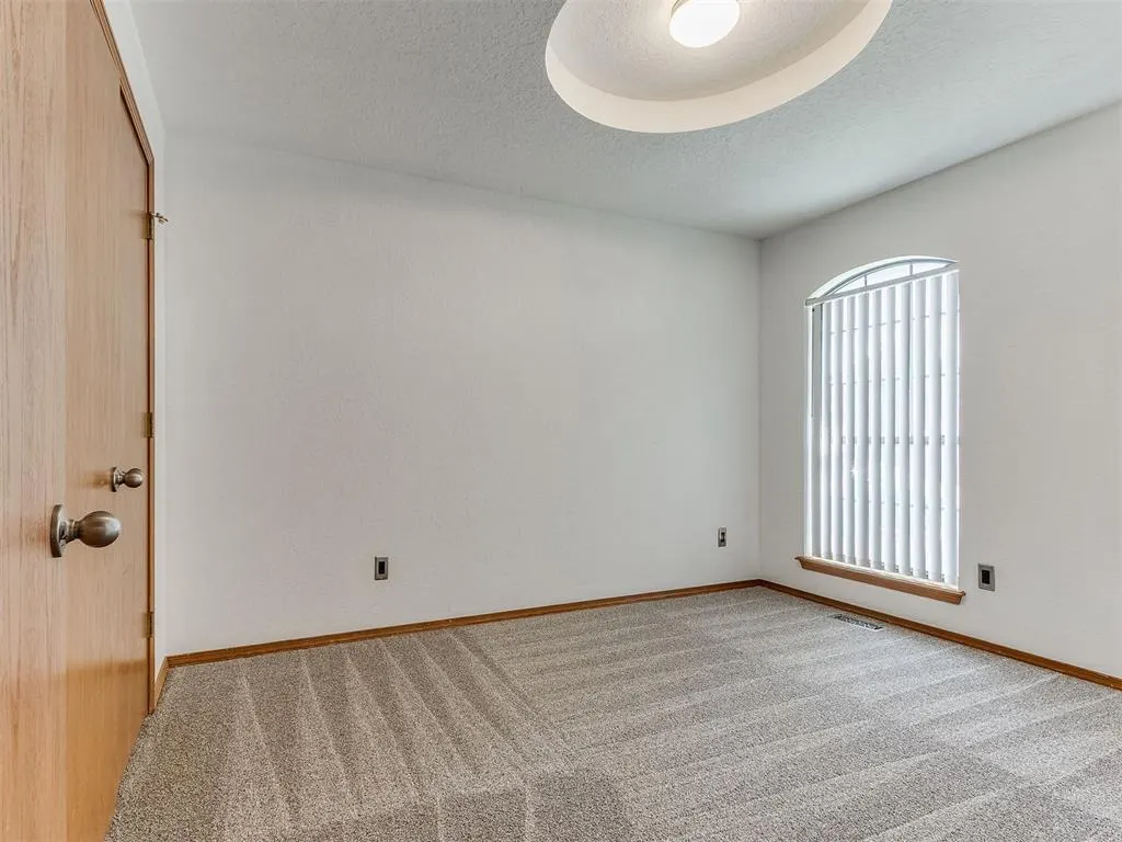 Photo 36 — 8213 Wilshire Ridge Drive, Oklahoma City, OK 73132