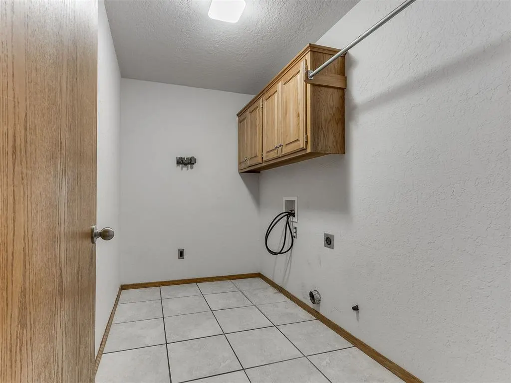 Photo 43 — 8213 Wilshire Ridge Drive, Oklahoma City, OK 73132
