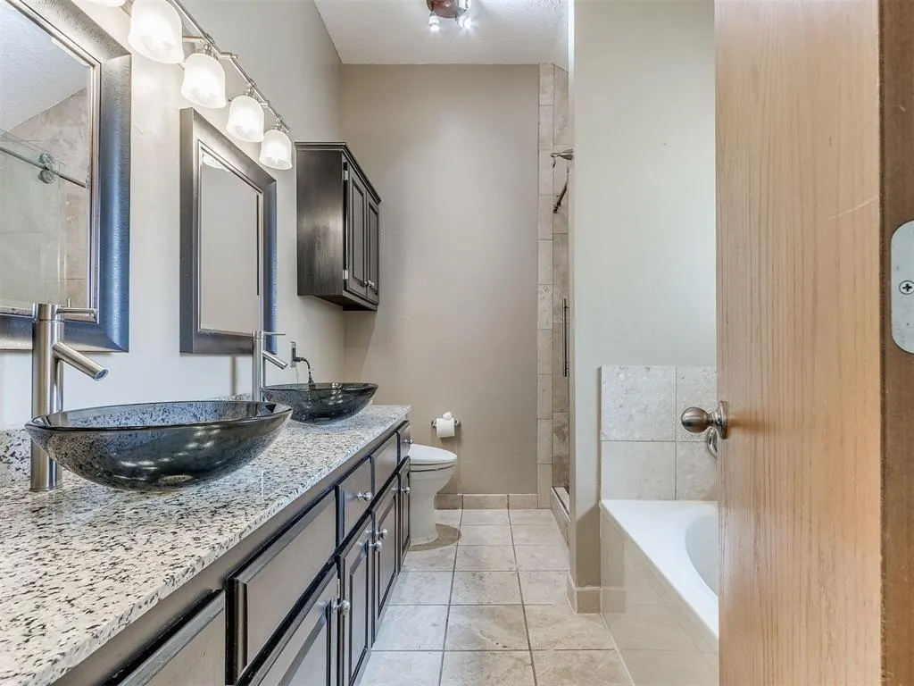 Photo 29 — 8213 Wilshire Ridge Drive, Oklahoma City, OK 73132