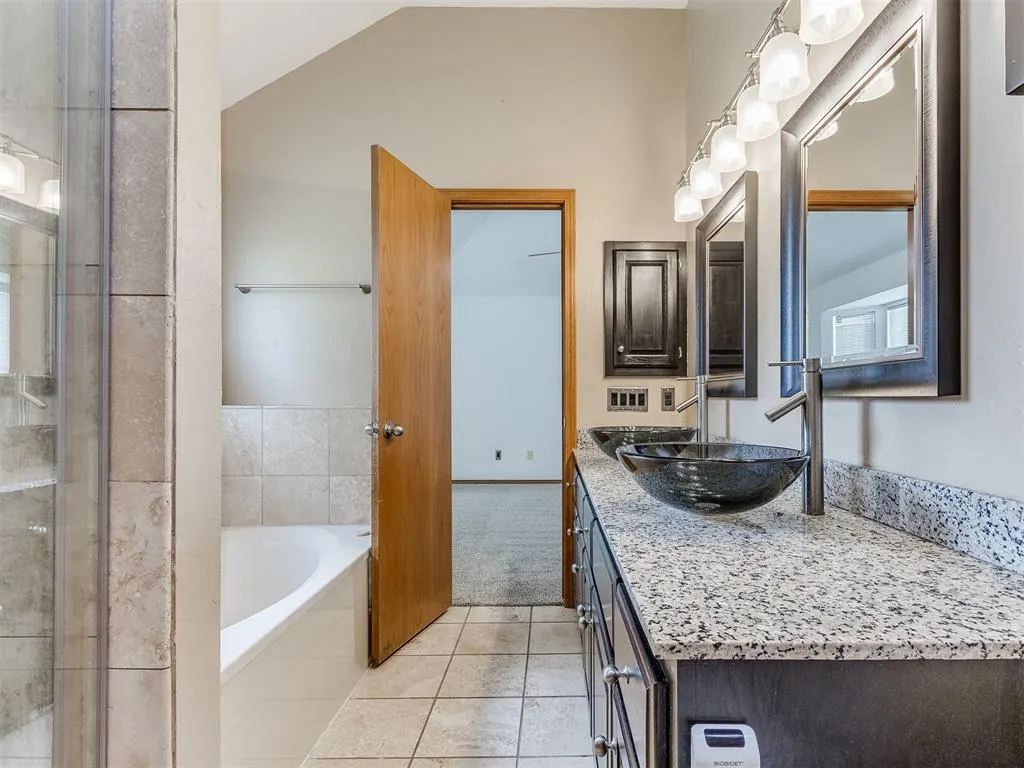 Photo 30 — 8213 Wilshire Ridge Drive, Oklahoma City, OK 73132