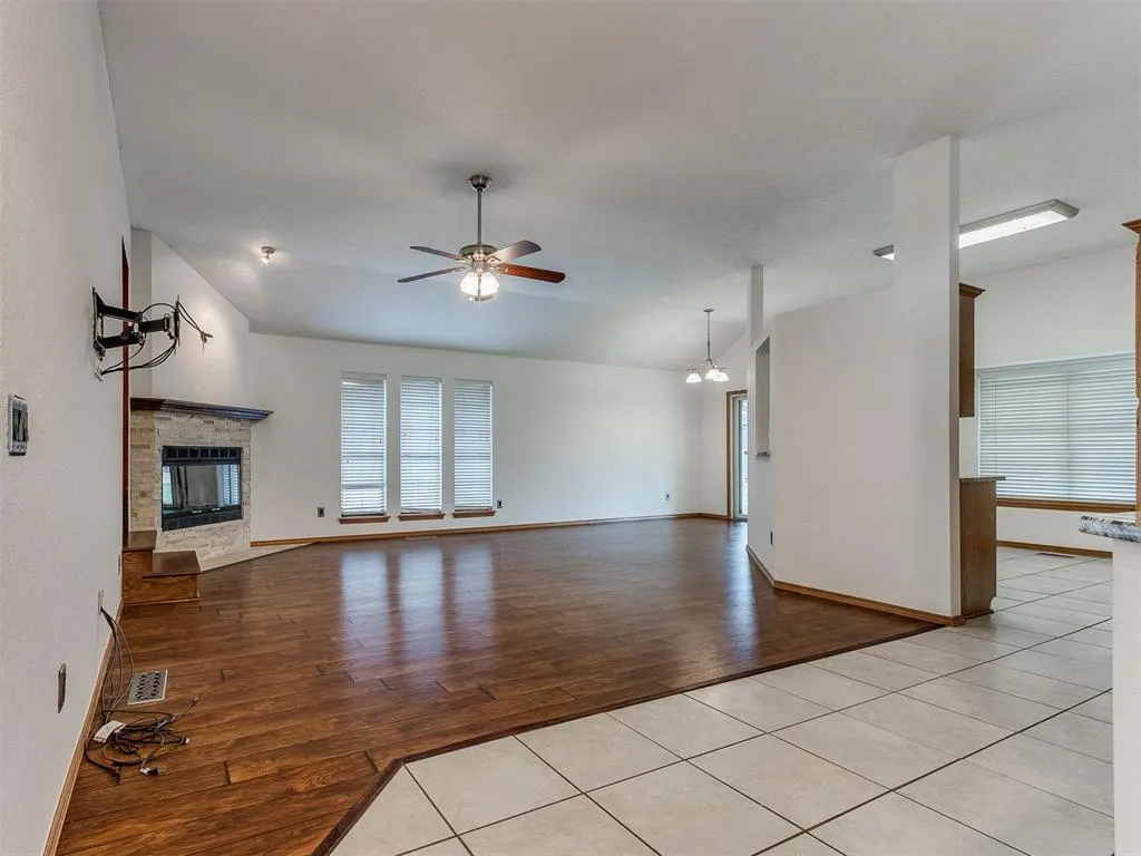 Photo 9 — 8213 Wilshire Ridge Drive, Oklahoma City, OK 73132