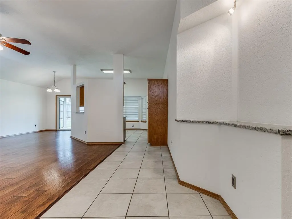 Photo 8 — 8213 Wilshire Ridge Drive, Oklahoma City, OK 73132