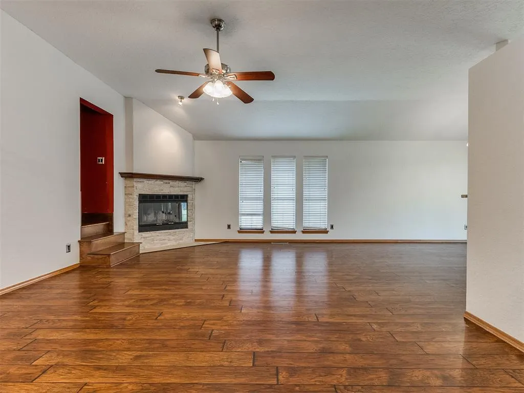 Photo 10 — 8213 Wilshire Ridge Drive, Oklahoma City, OK 73132