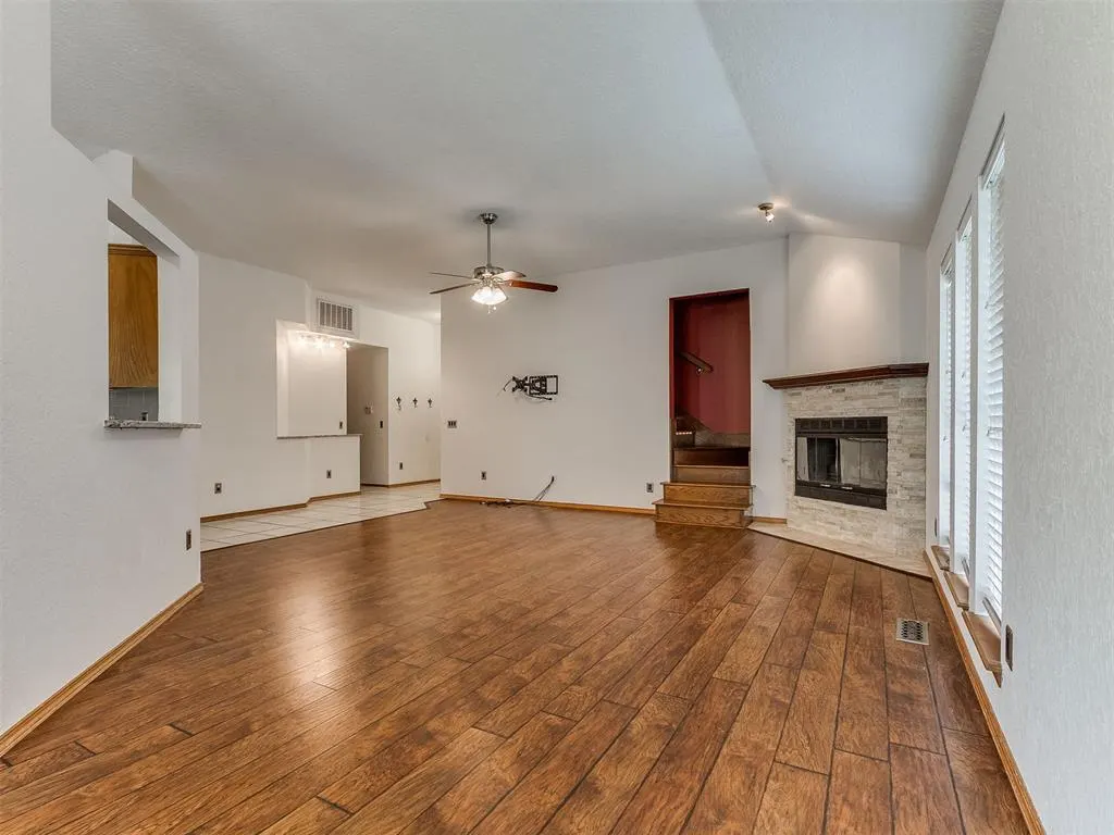 Photo 11 — 8213 Wilshire Ridge Drive, Oklahoma City, OK 73132