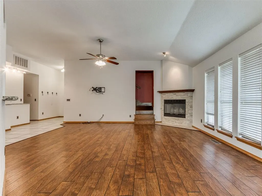 Photo 12 — 8213 Wilshire Ridge Drive, Oklahoma City, OK 73132
