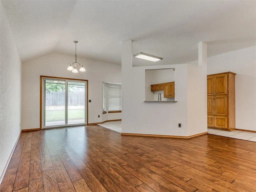 Photo 15 — 8213 Wilshire Ridge Drive, Oklahoma City, OK 73132