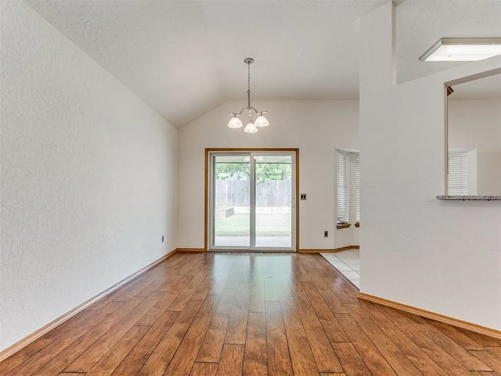 Photo 16 — 8213 Wilshire Ridge Drive, Oklahoma City, OK 73132