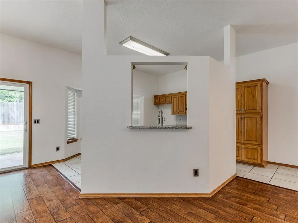 Photo 17 — 8213 Wilshire Ridge Drive, Oklahoma City, OK 73132