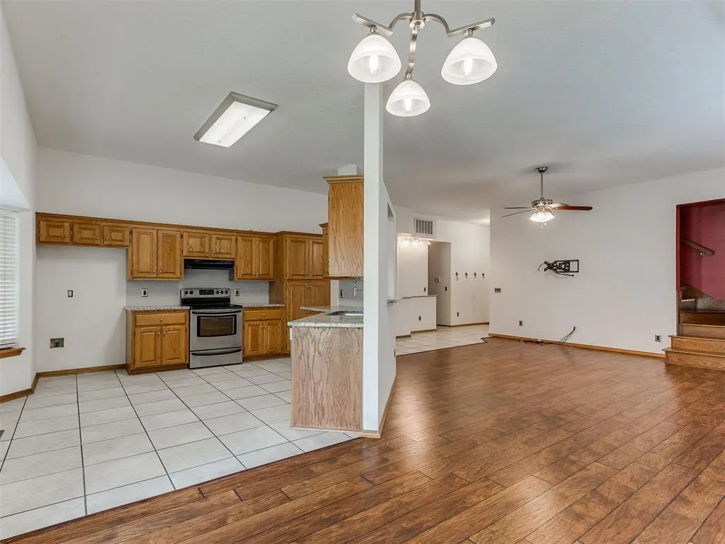 Photo 18 — 8213 Wilshire Ridge Drive, Oklahoma City, OK 73132