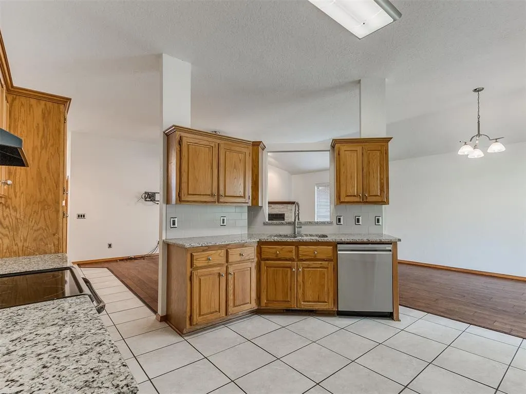 Photo 22 — 8213 Wilshire Ridge Drive, Oklahoma City, OK 73132