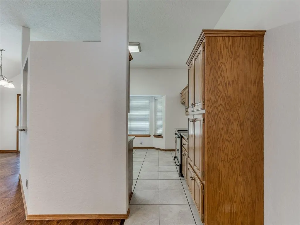 Photo 23 — 8213 Wilshire Ridge Drive, Oklahoma City, OK 73132