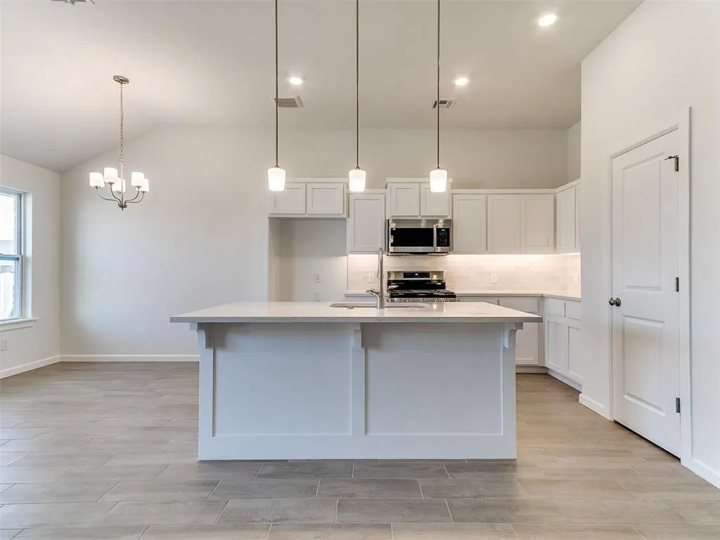 Photo 9 — 1108 Redwood Creek Drive, Yukon, OK 73099