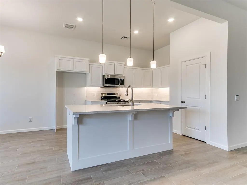 Photo 10 — 1108 Redwood Creek Drive, Yukon, OK 73099