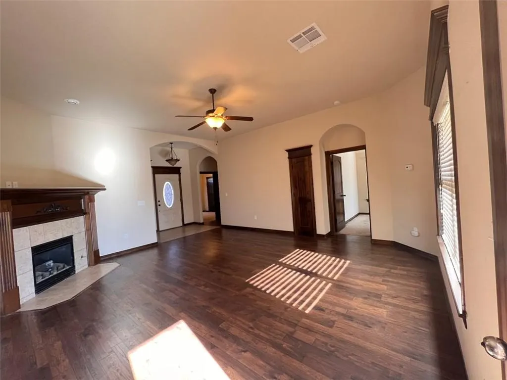 Photo 4 — 12108 Chesterfield Lane, Oklahoma City, OK 73173