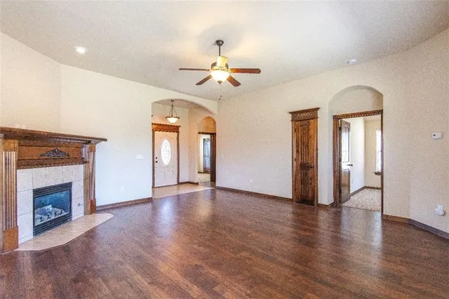 Photo 5 — 12108 Chesterfield Lane, Oklahoma City, OK 73173