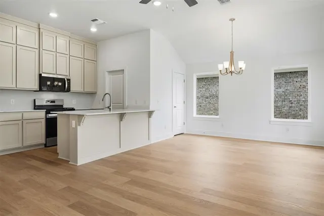 Photo 6 — 260 Woodrock Street, Harrah, OK 73045