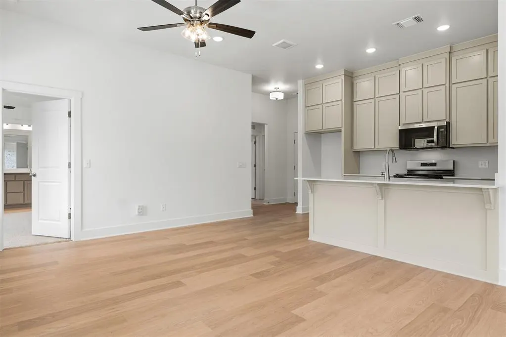 Photo 7 — 260 Woodrock Street, Harrah, OK 73045