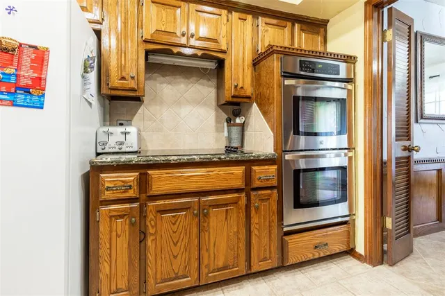 Photo 4 — 912 Carfax Road, Edmond, OK 73034