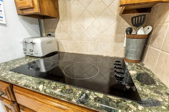 Photo 5 — 912 Carfax Road, Edmond, OK 73034