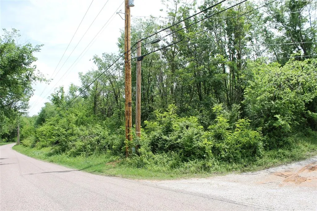 Photo 5 — 1020 W Oakland Street, Shawnee, OK 74801