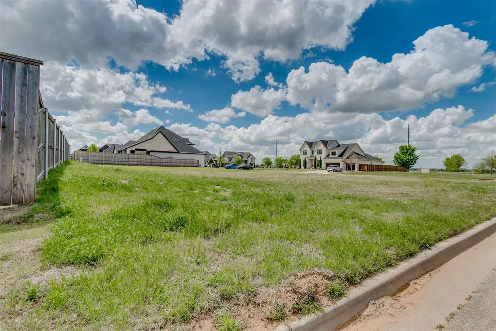 Photo 9 — 3002 Isabella Road, Norman, OK 73072
